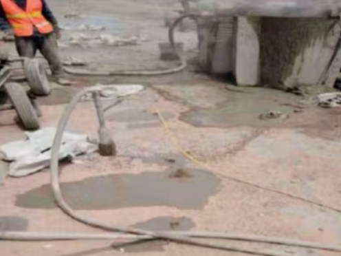 吉县水泥混凝土路面板底注浆技术 路面脱空注浆整治方案