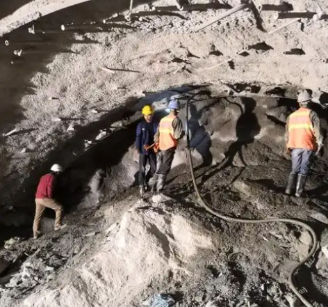 吉县拱顶带模注浆料的施工流程及注意事项